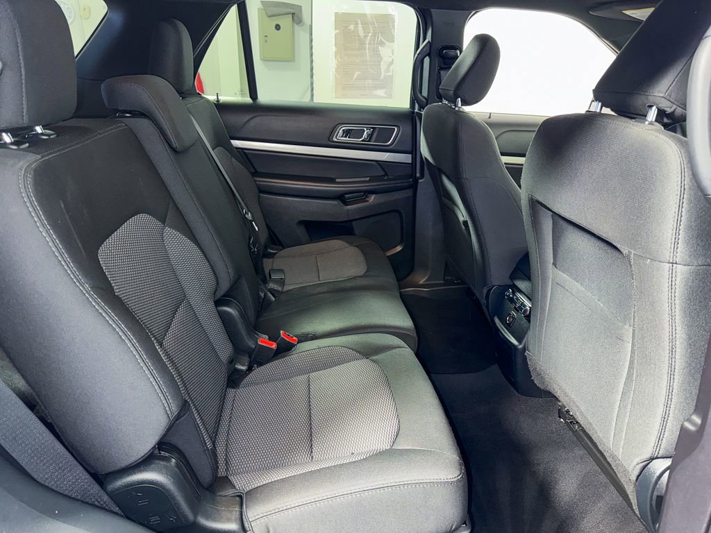 Used 2019 Ford Explorer XLT image 30