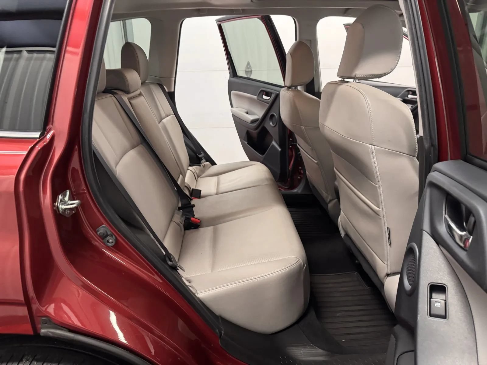Used 2016 Subaru Forester 2.5i Touring w/ Popular Package #1 AWD/4WD image 40