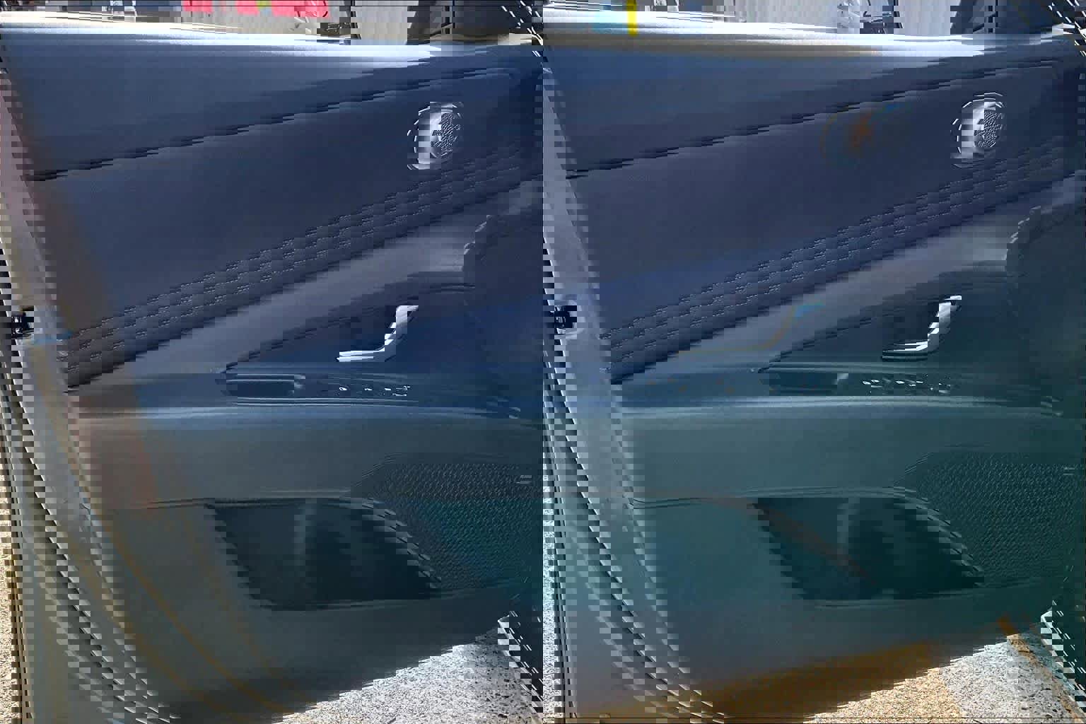 Used 2025 Hyundai Elantra Limited image 20