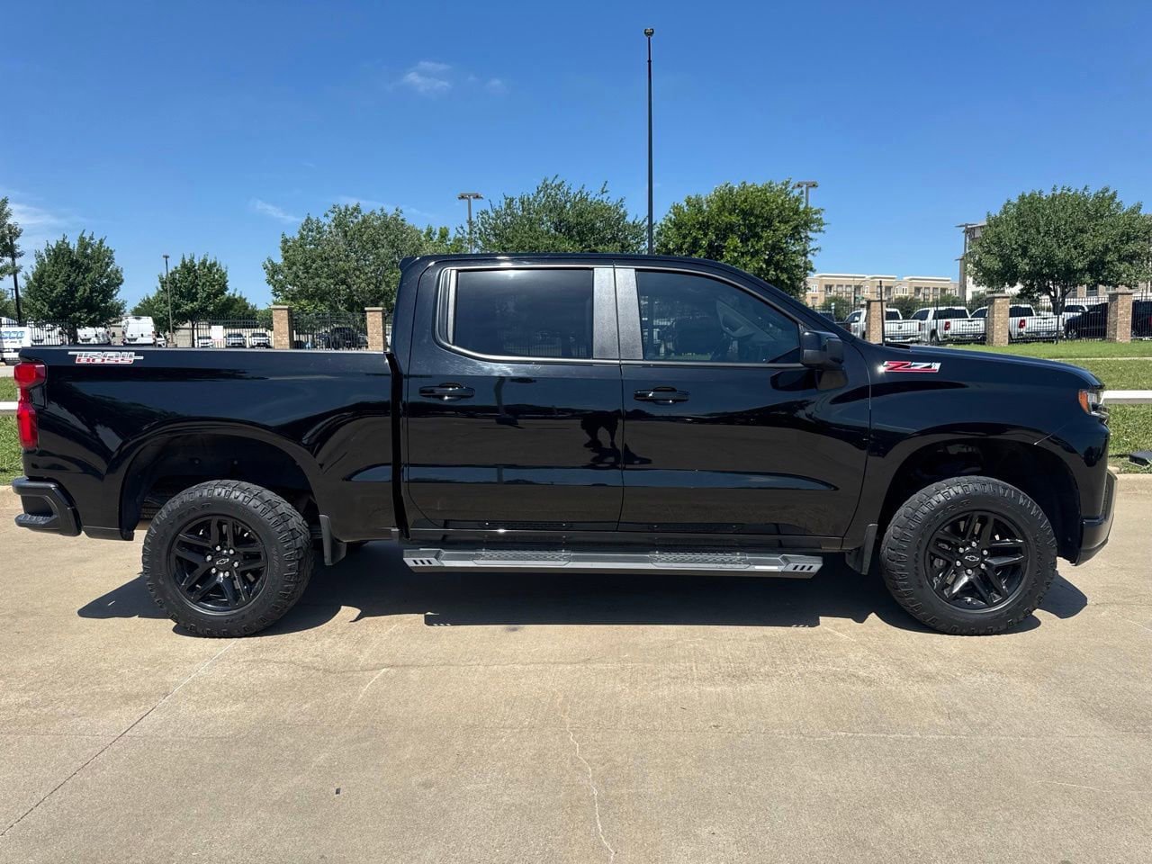 Used 2021 Chevrolet Silverado 1500 LT Trail Boss w/ Bed Protection Package AWD/4WD image 3