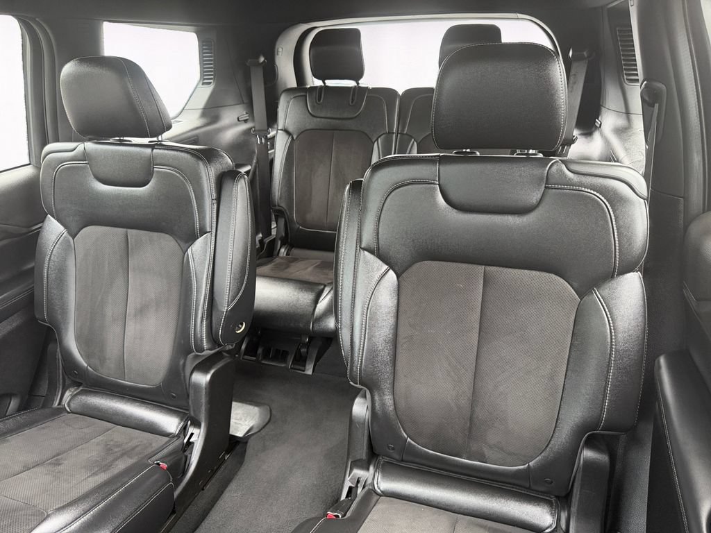 Used 2023 Jeep Grand Cherokee L Laredo AWD/4WD image 13