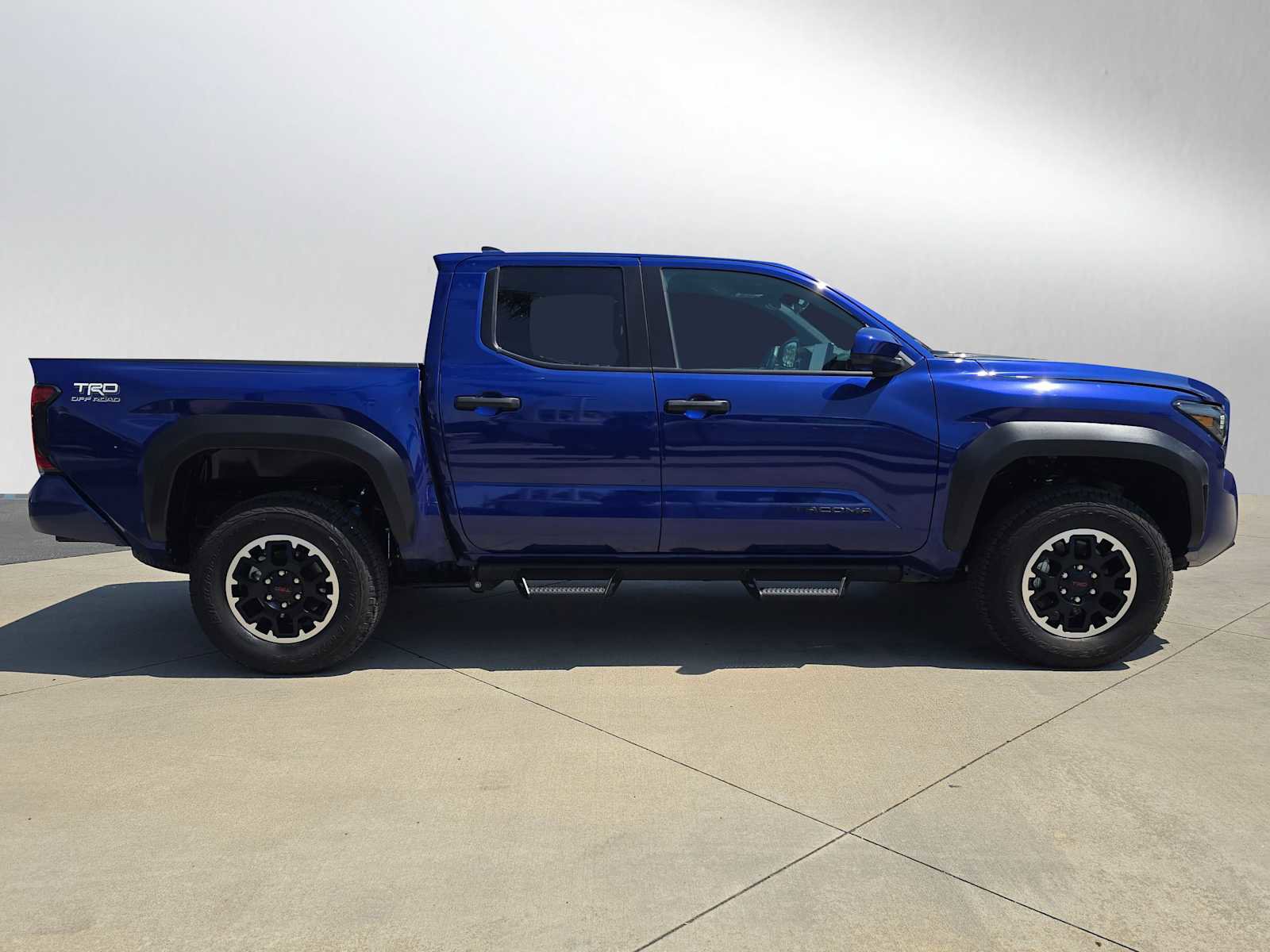 Certified 2025 Toyota Tacoma TRD Off-Road AWD/4WD image 2