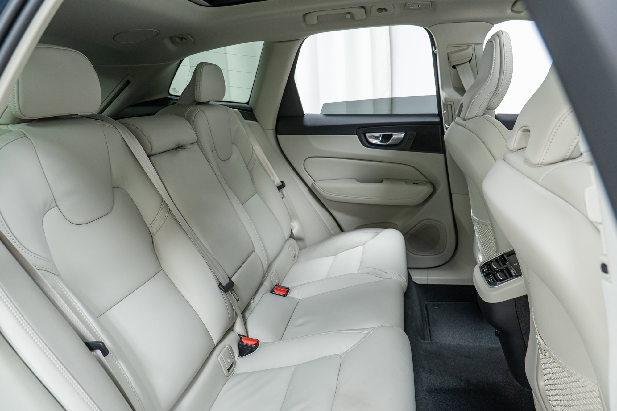 New 2026 Volvo XC60 B5 Ultra w/ Climate Package image 24