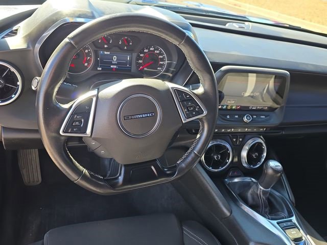 Used 2020 Chevrolet Camaro LT w/ Technology Package image 14