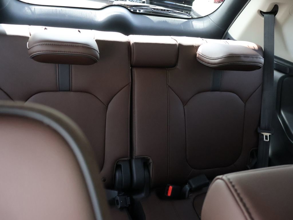 Certified 2025 Honda Pilot Elite image 13