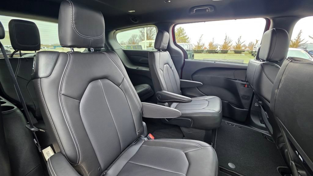 New 2026 Chrysler Pacifica Select w/ S Appearance Package image 14
