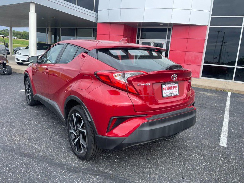 Used 2021 Toyota C-HR XLE FWD image 3