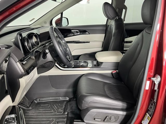 Used 2024 Kia Carnival EX FWD image 24