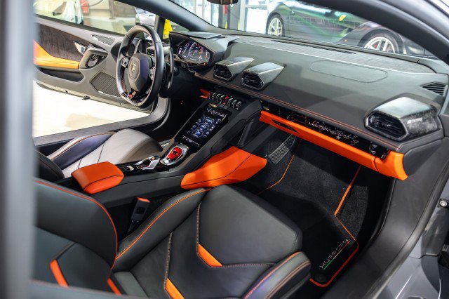 Used 2022 Lamborghini Huracan EVO RWD image 33