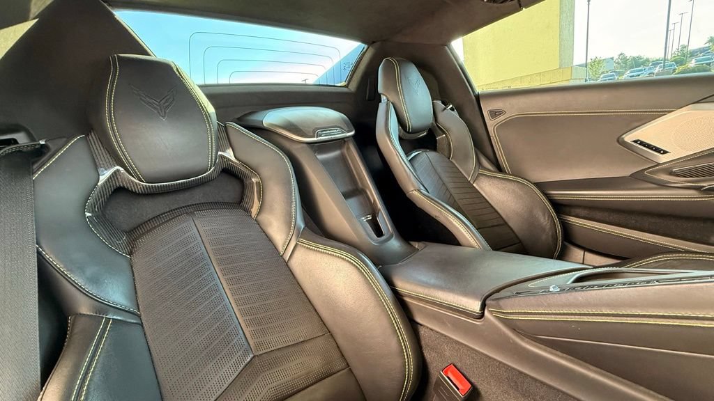 Used 2021 Chevrolet Corvette Stingray Premium Conv w/ Z51 Performance Package RWD image 36