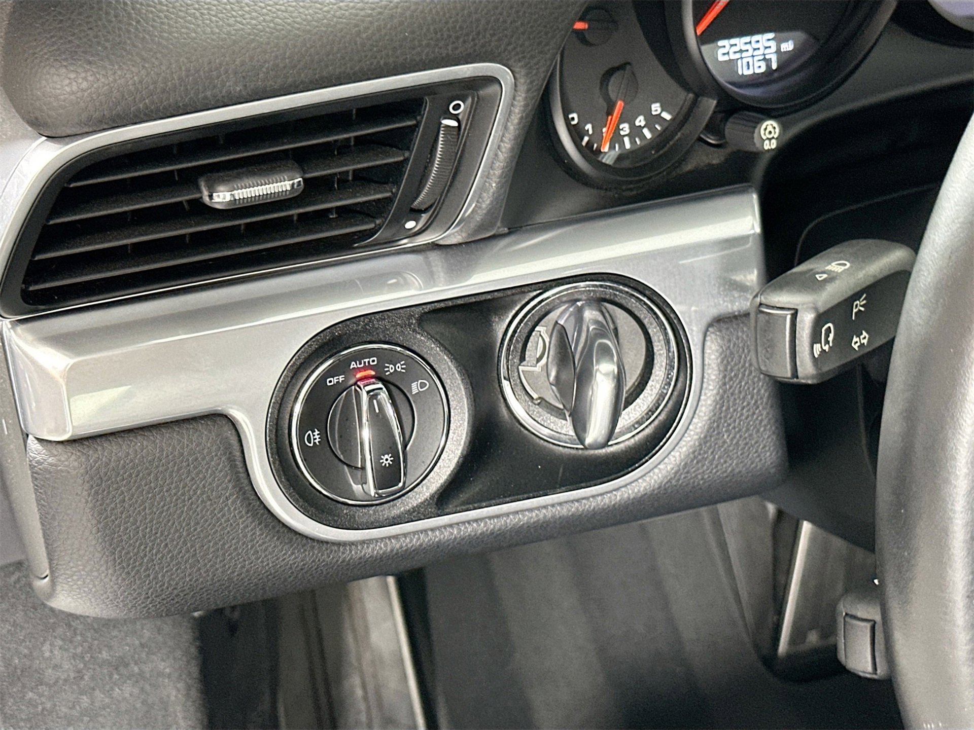 Certified 2017 Porsche 911 Carrera 4S image 29