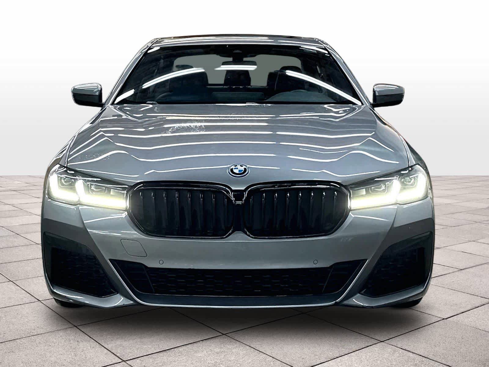 Used 2023 BMW 530e w/ M Sport Package RWD image 3