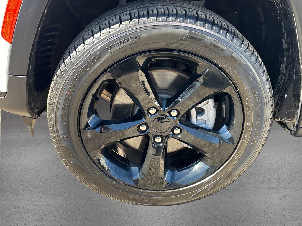 Used 2025 Jeep Grand Cherokee L Limited w/ Black Appearance Package image 12