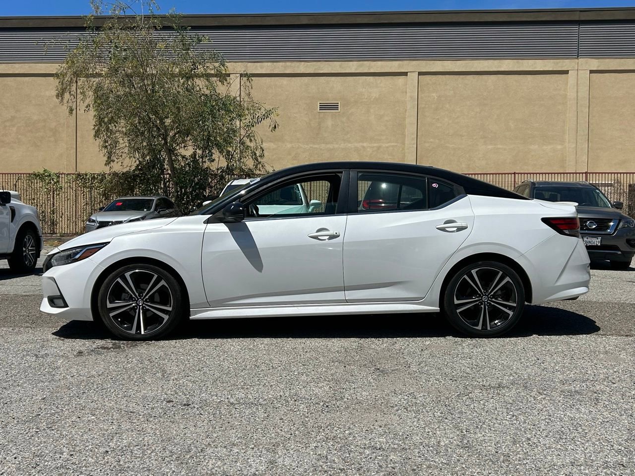 Used 2023 Nissan Sentra SR w/ SR Premium Package image 2