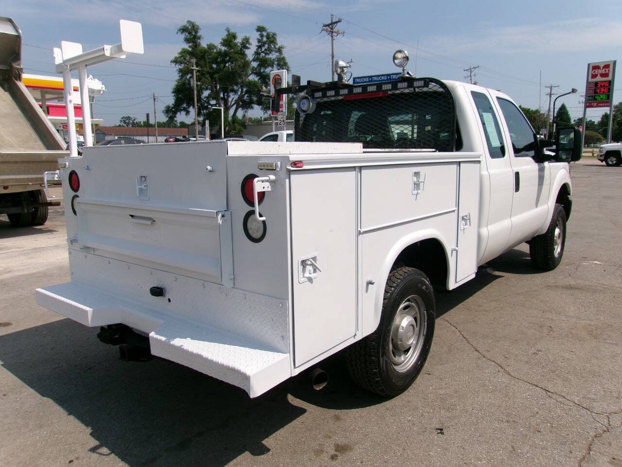 Used 2015 Ford F250 XL w/ Camper Package AWD/4WD image 12