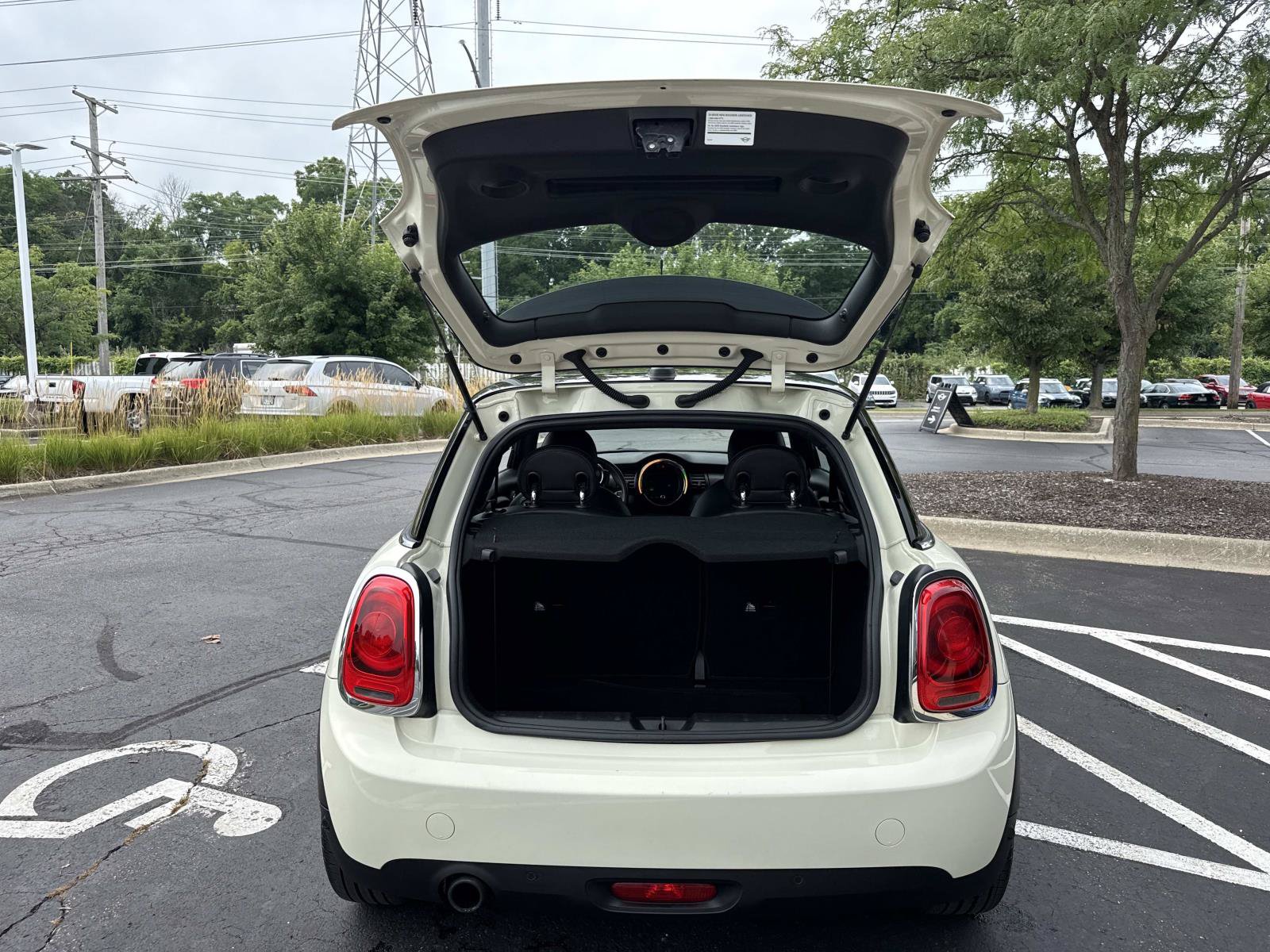 Used 2019 MINI Cooper 2-Door Hardtop FWD image 9