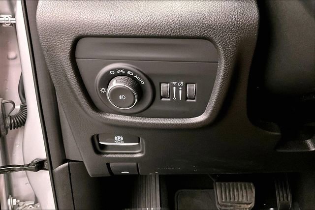 Used 2024 Jeep Grand Cherokee Limited w/ Black Appearance Package image 38