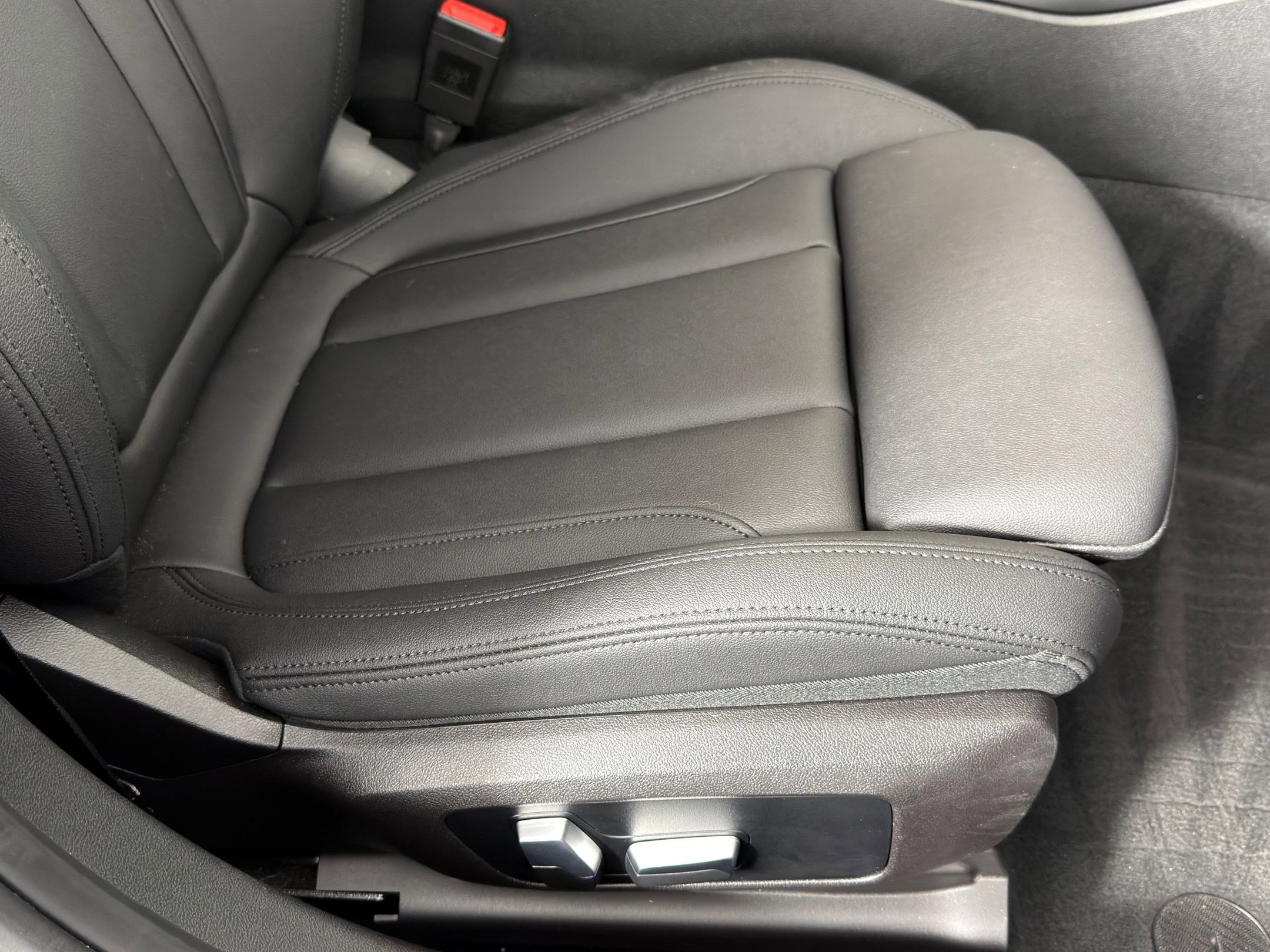 Used 2021 BMW 330i Sedan w/ M Sport Package image 33