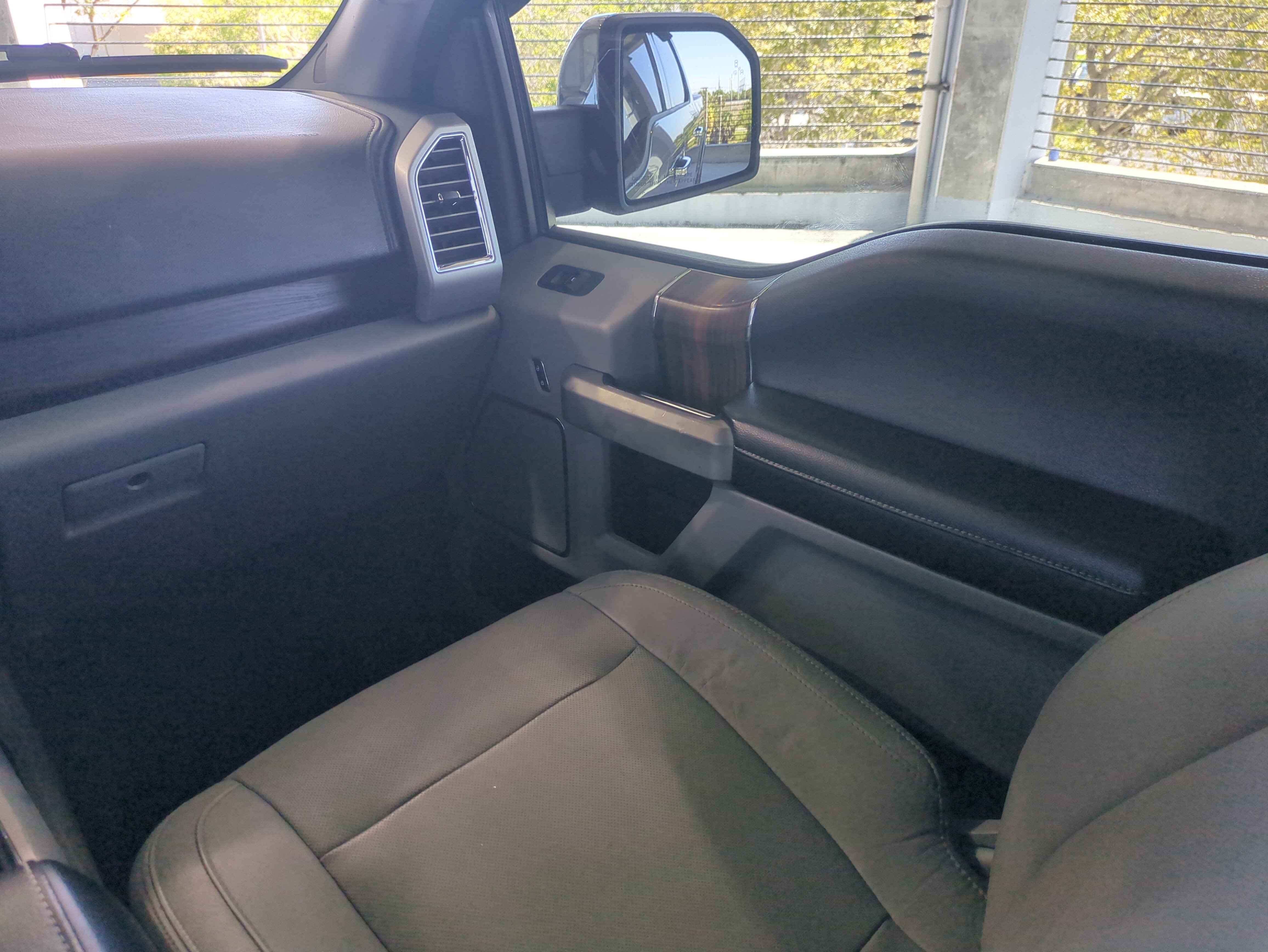 Used 2015 Ford F150 Lariat w/ Equipment Group 502A Luxury image 17