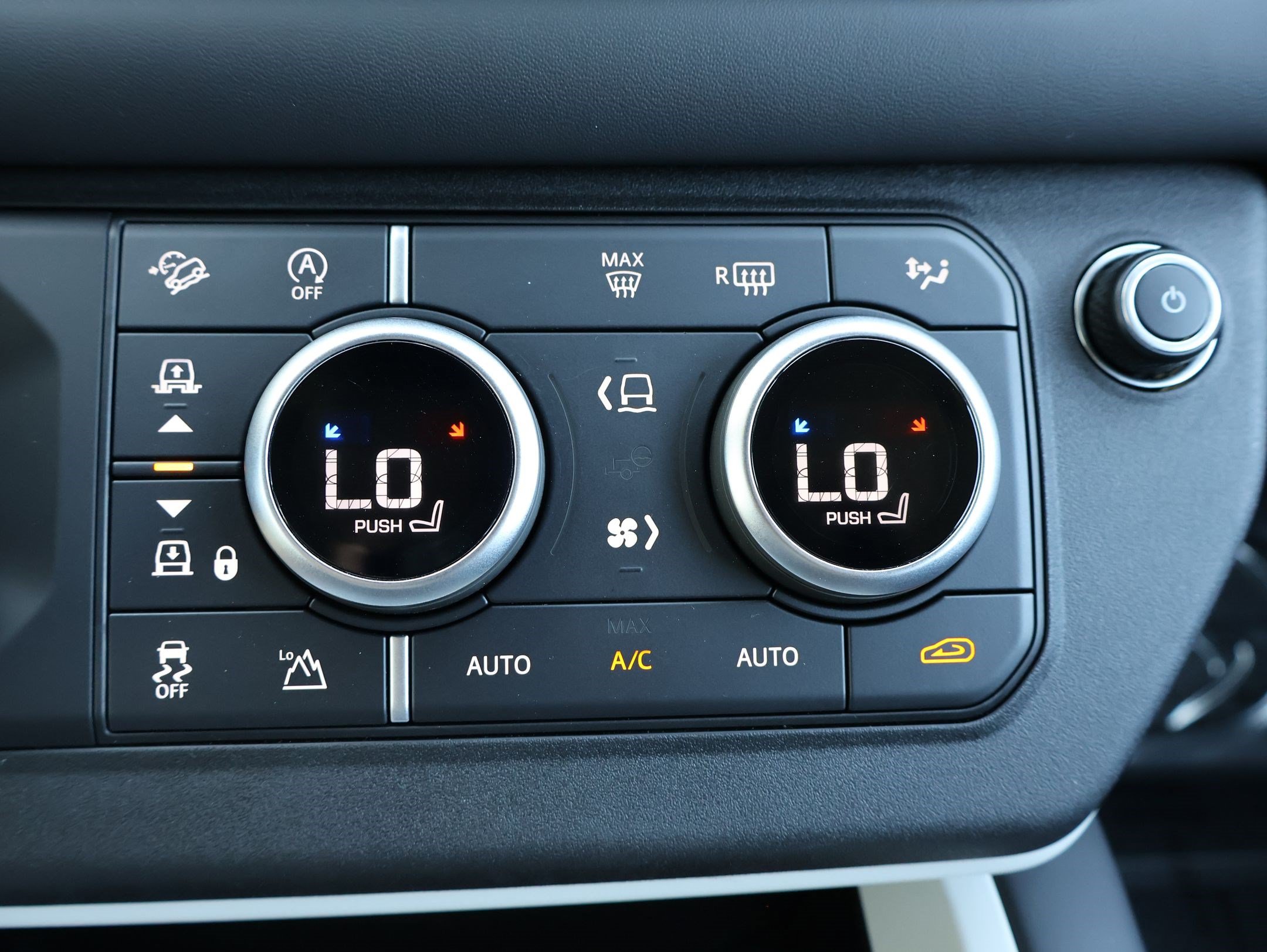 Certified 2025 Land Rover Defender 130 X-Dynamic SE AWD/4WD image 25