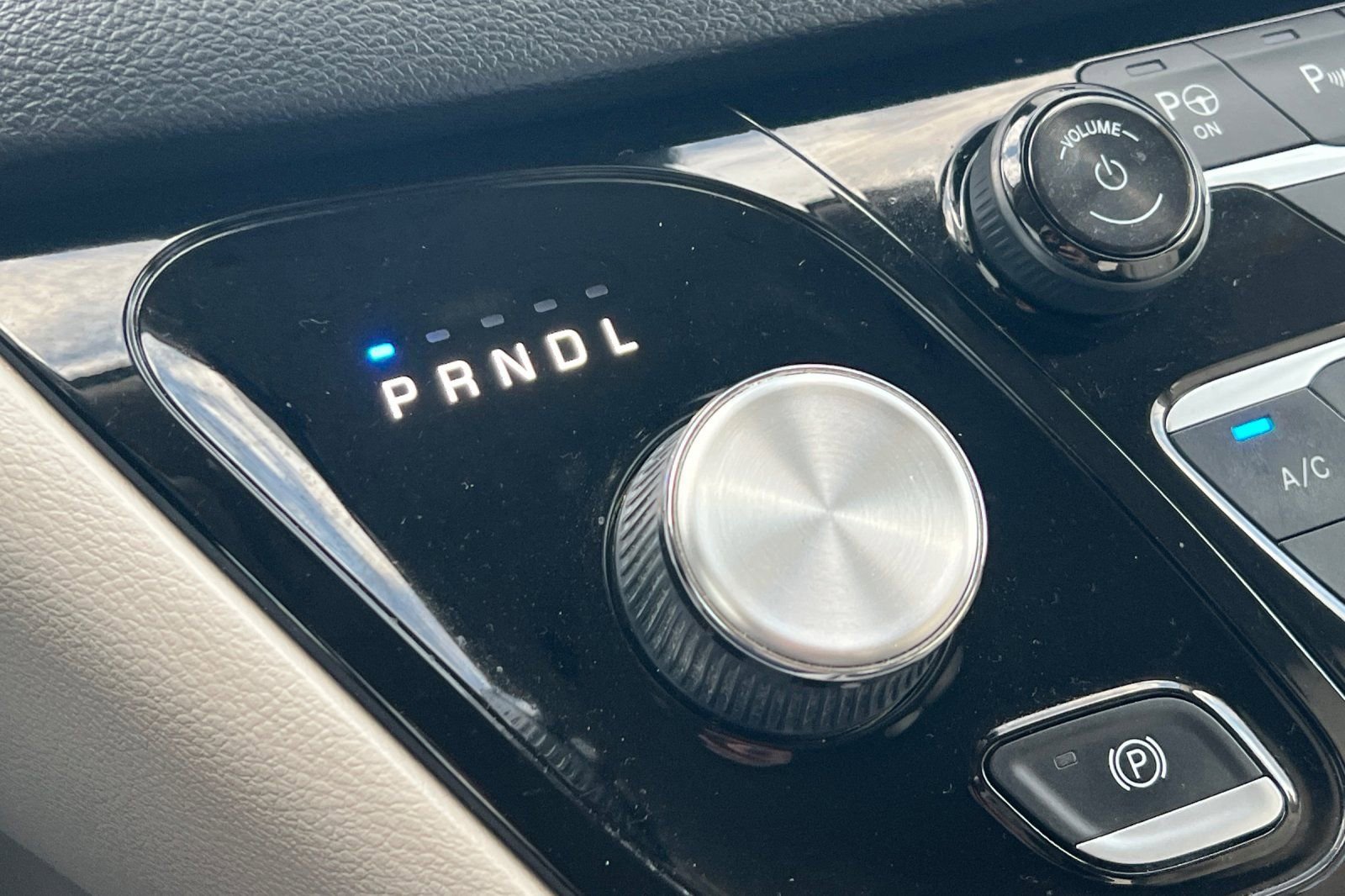 Used 2020 Chrysler Pacifica Touring-L Plus w/ Tire & Wheel Group FWD image 24