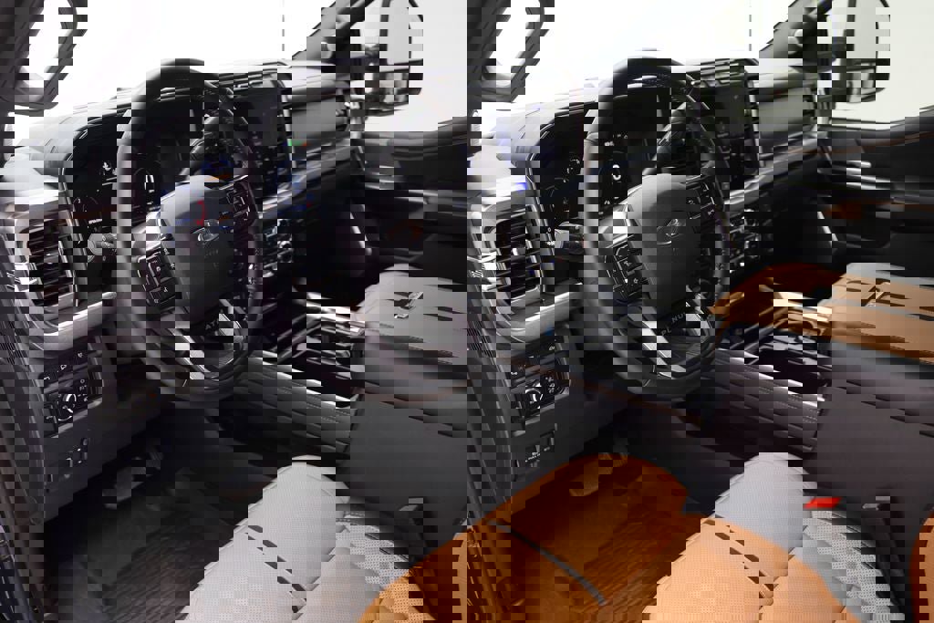 Used 2024 Ford F450 Platinum image 26