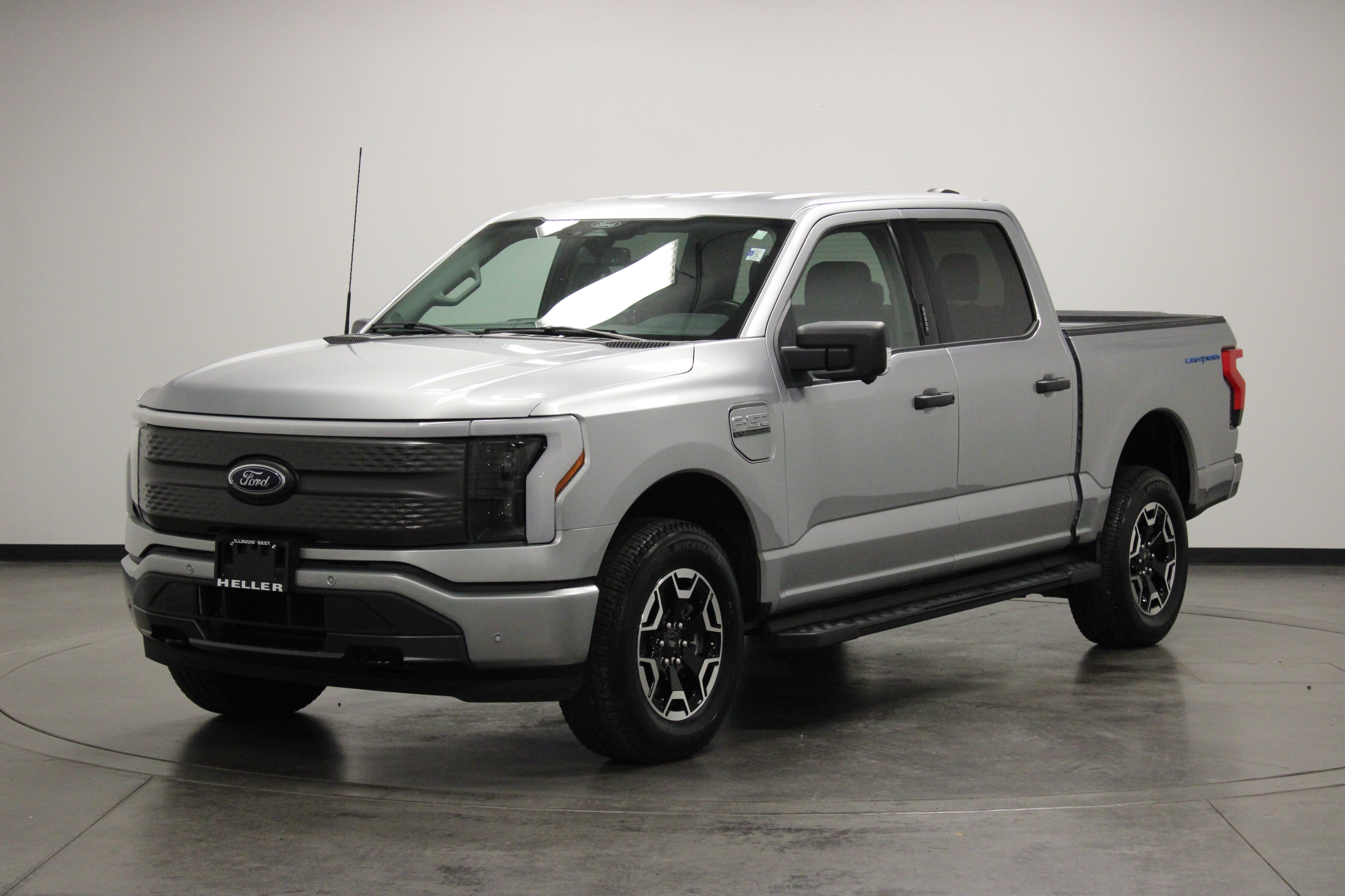 Used 2022 Ford F150 Lightning XLT AWD/4WD image 4