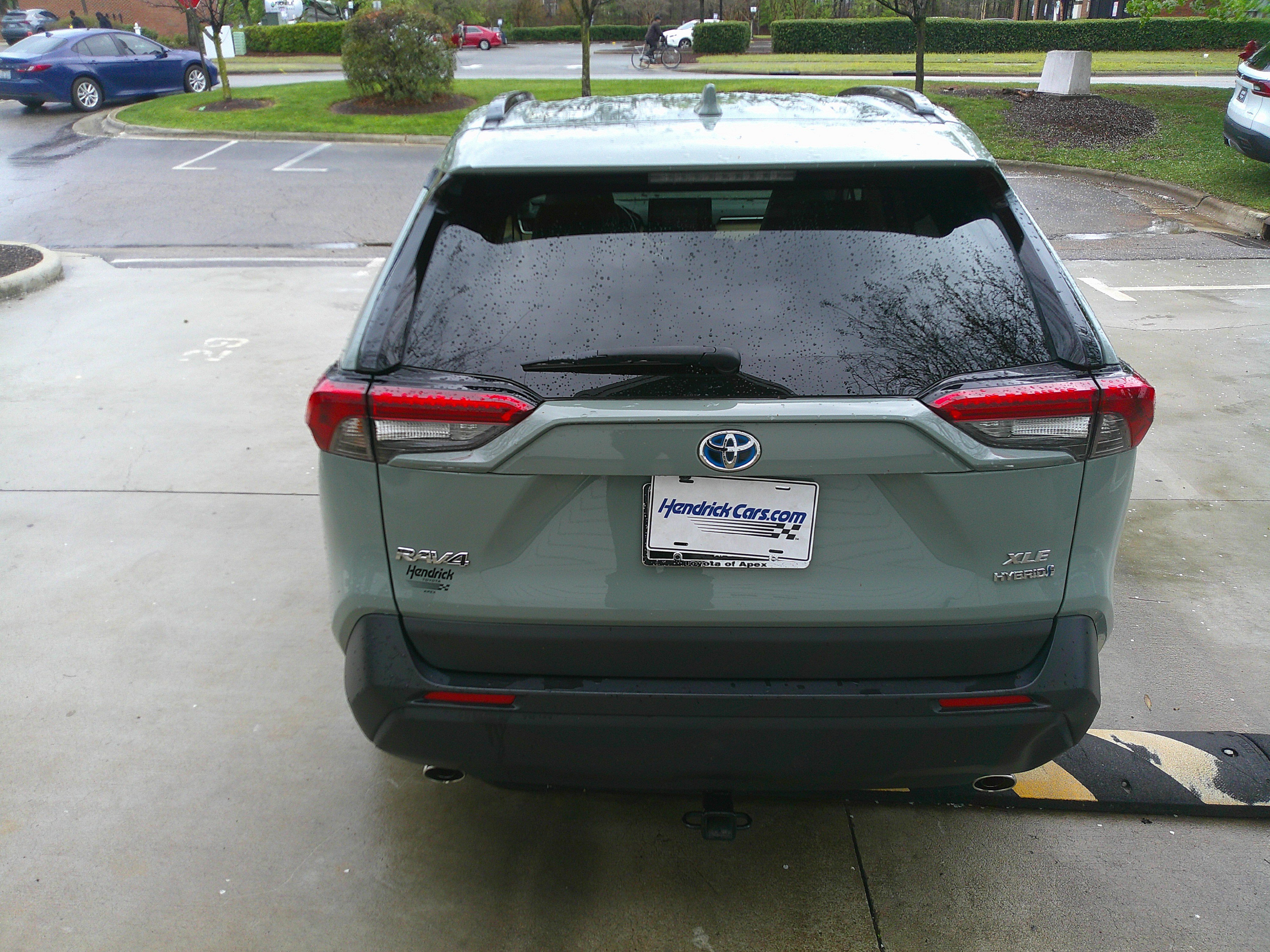 Used 2021 Toyota RAV4 XLE Premium image 11