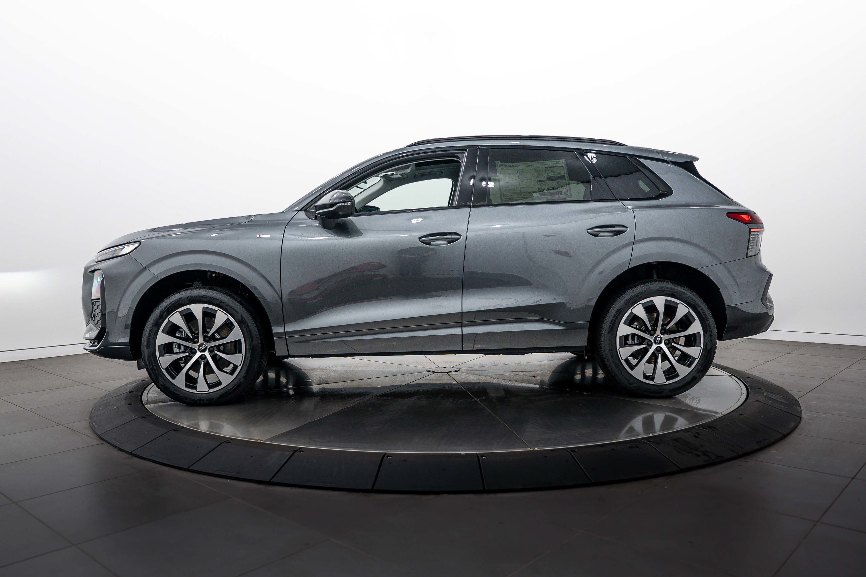 New 2026 Audi Q3 quattro 2.0T AWD/4WD image 7