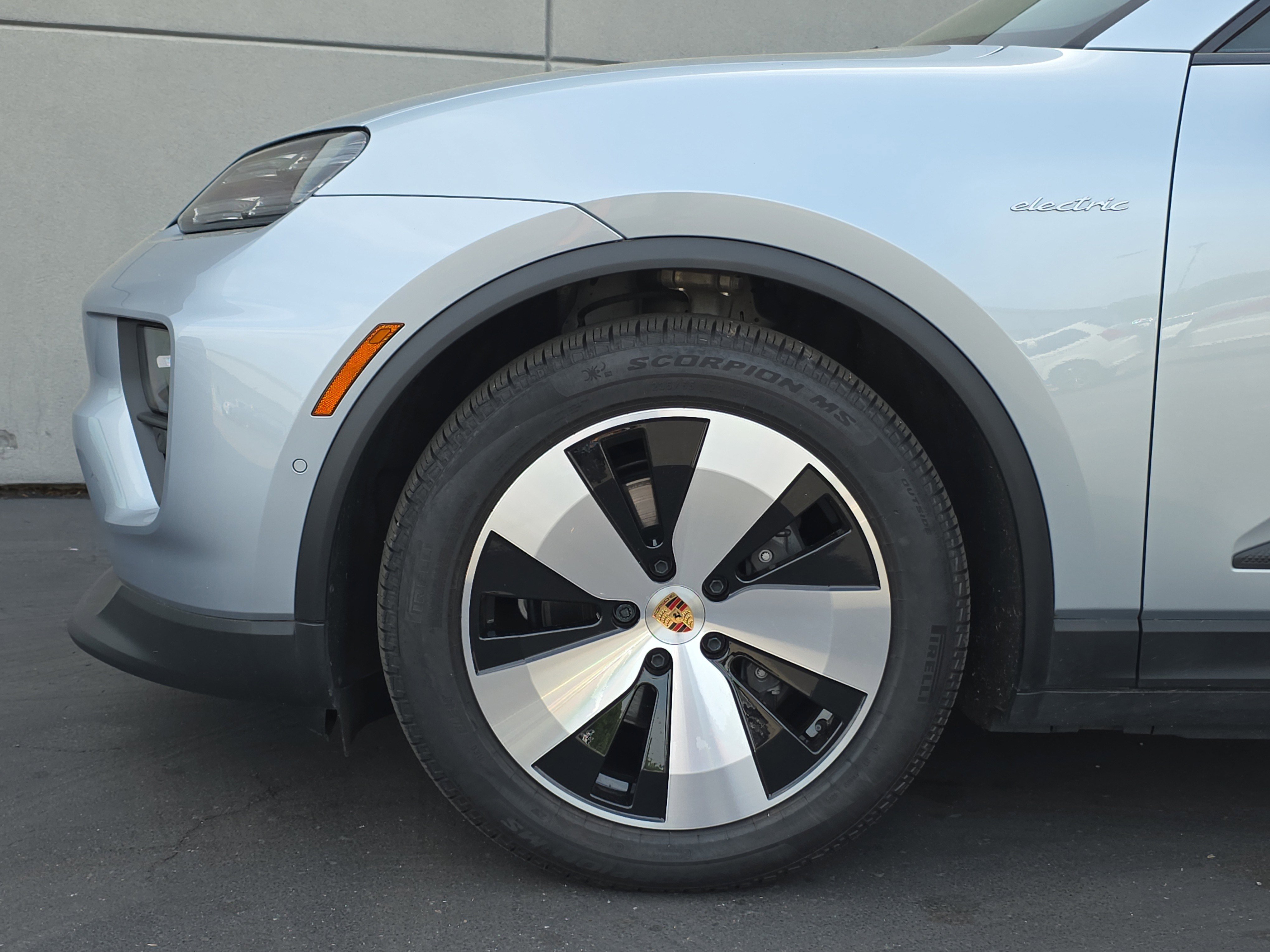 Used 2025 Porsche Macan 4 Electric AWD/4WD image 11