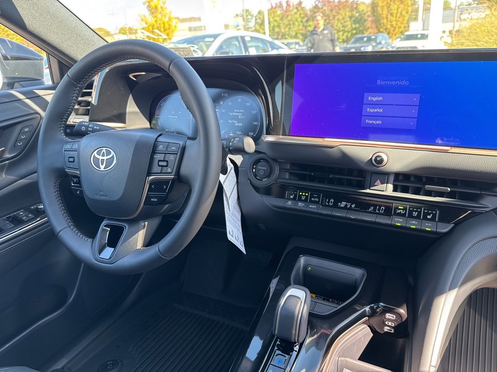 New 2025 Toyota Crown Signia image 8