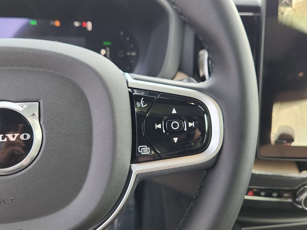 New 2026 Volvo XC60 T8 Plus w/ Protection Package Premier image 18