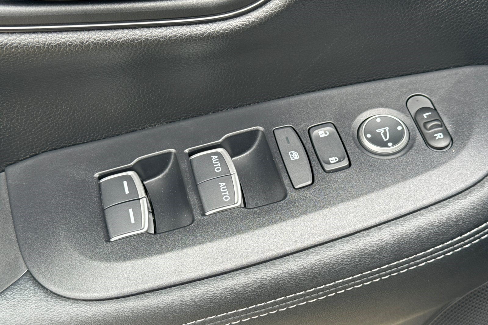 Used 2024 Honda HR-V EX-L image 13