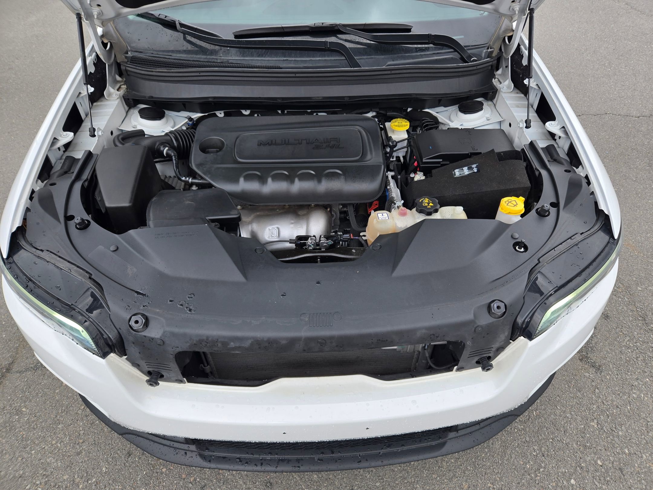 Used 2019 Jeep Cherokee Latitude w/ Popular Appearance Group image 19