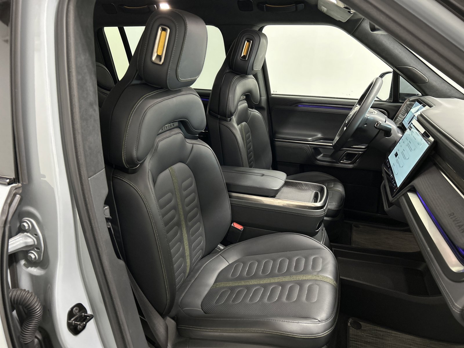Used 2024 Rivian R1S Adventure image 24