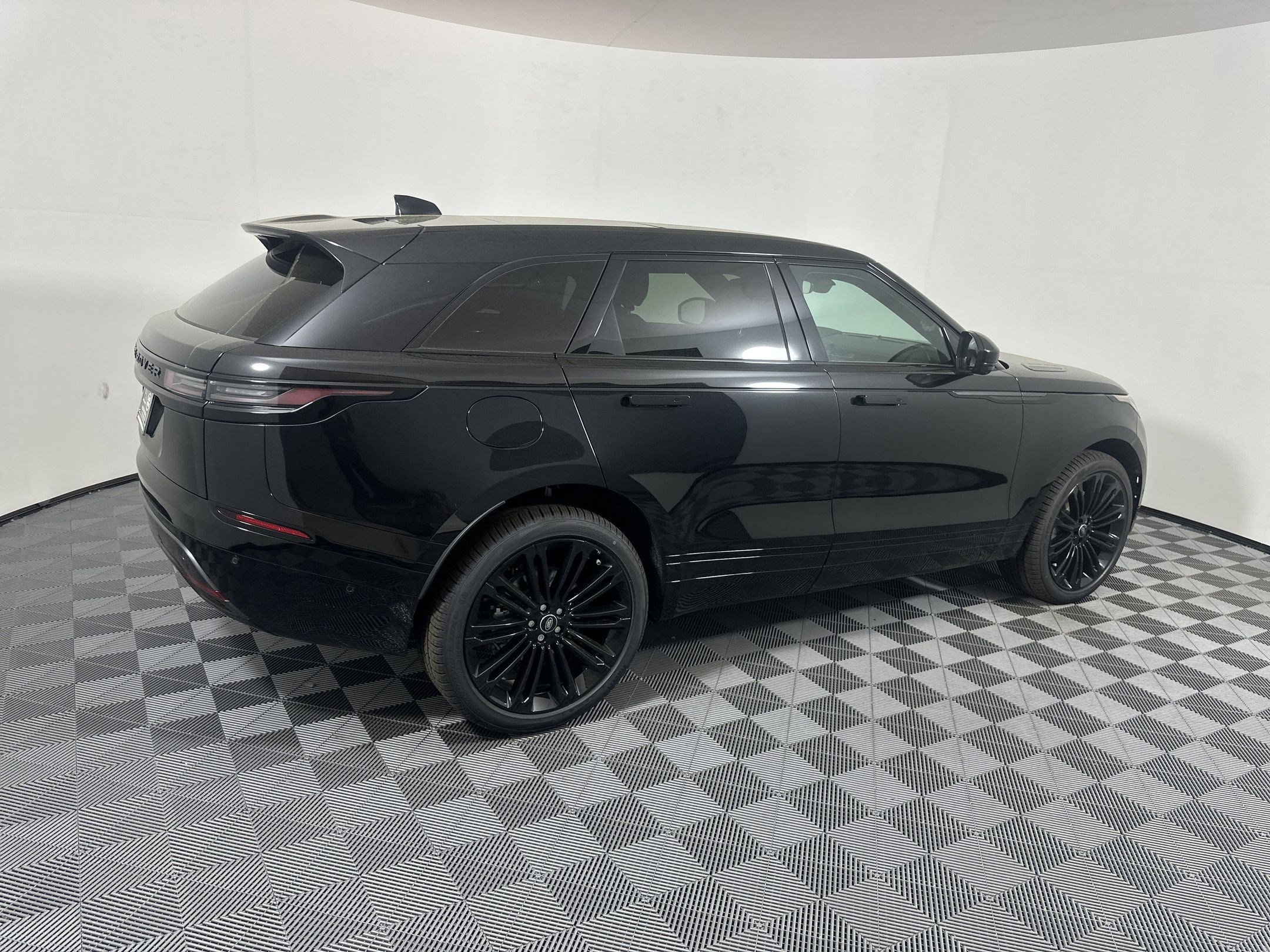 New 2026 Land Rover Range Rover Velar Dynamic SE image 19