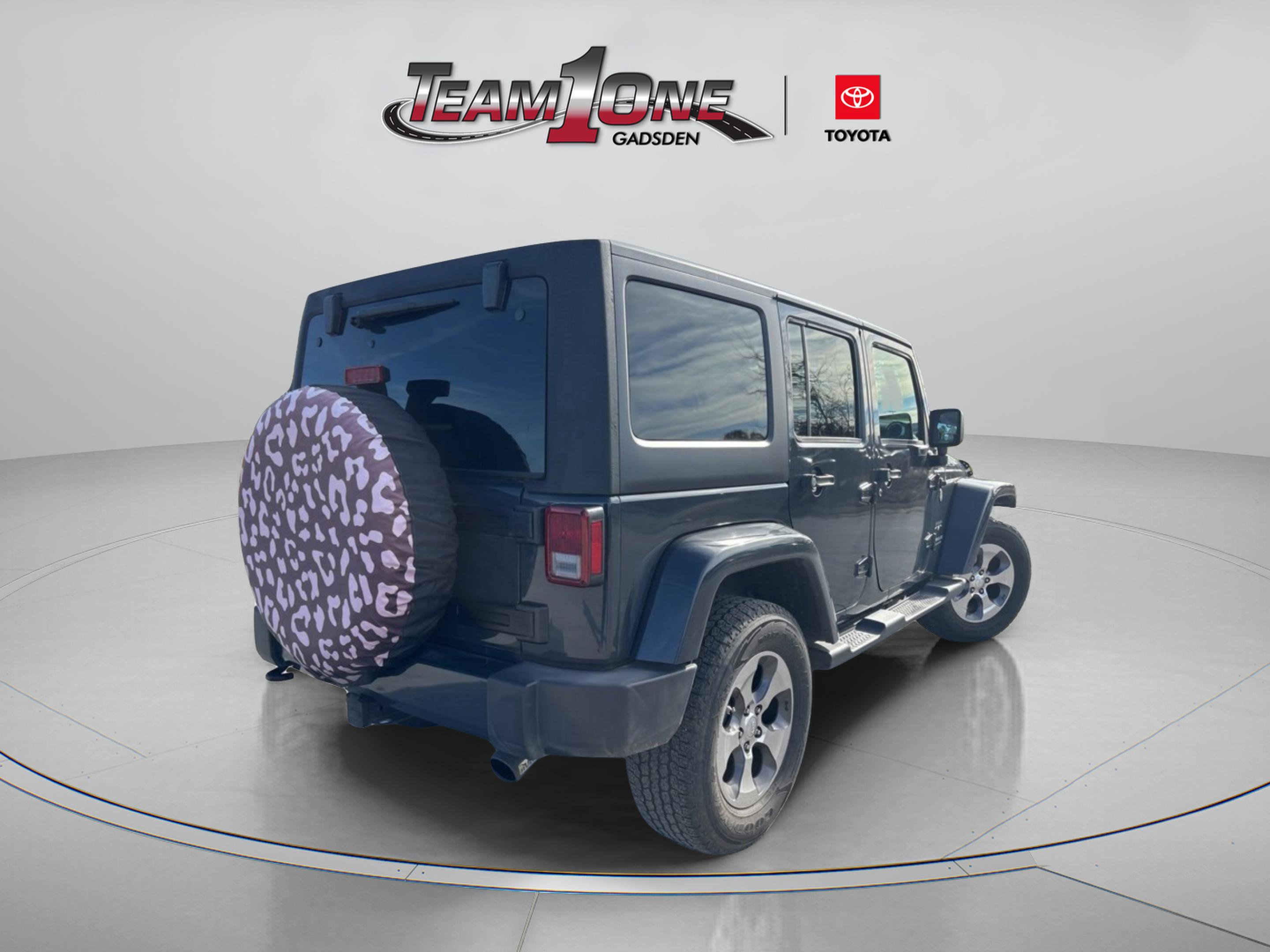 Used 2017 Jeep Wrangler Unlimited Sahara w/ Connectivity Group image 11