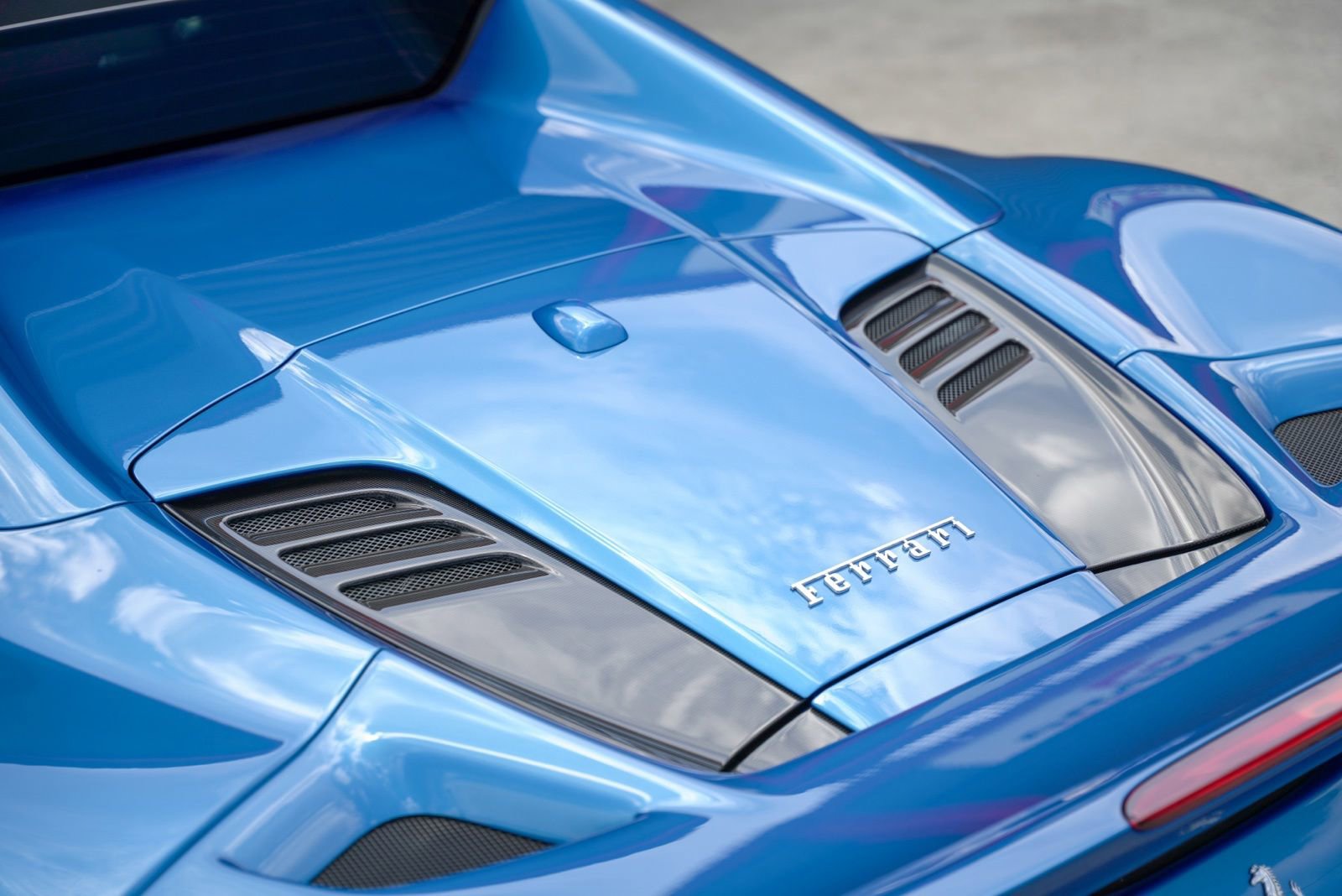Used 2022 Ferrari F8 Tributo RWD image 8
