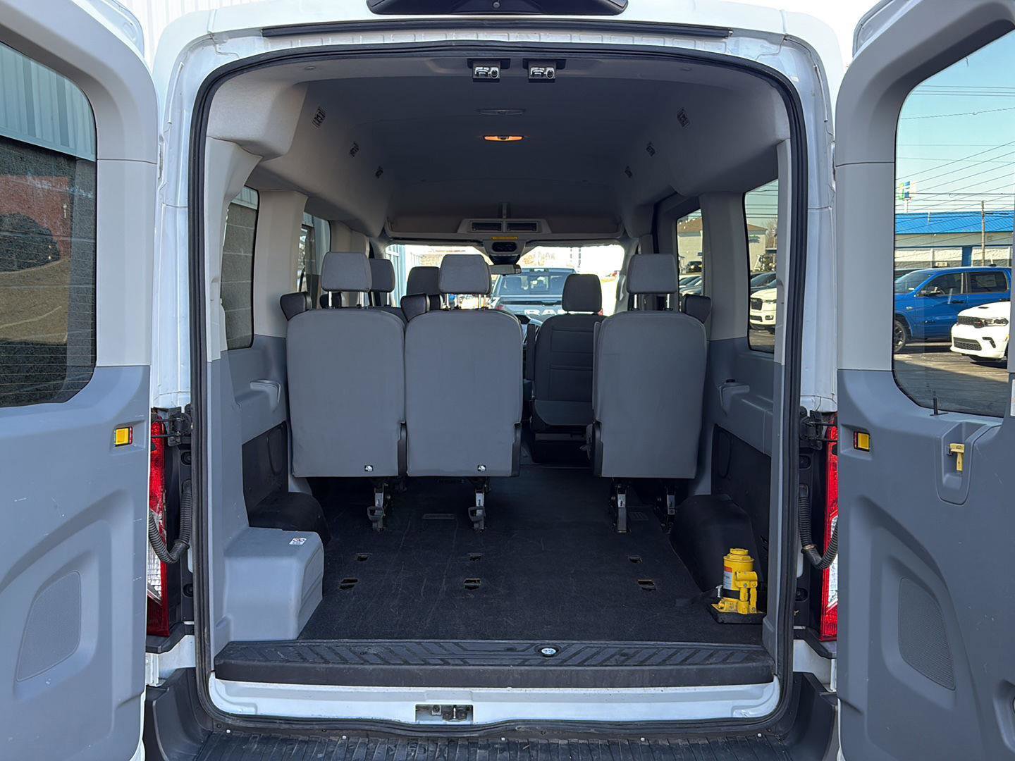 Used 2018 Ford Transit 150 XLT image 29