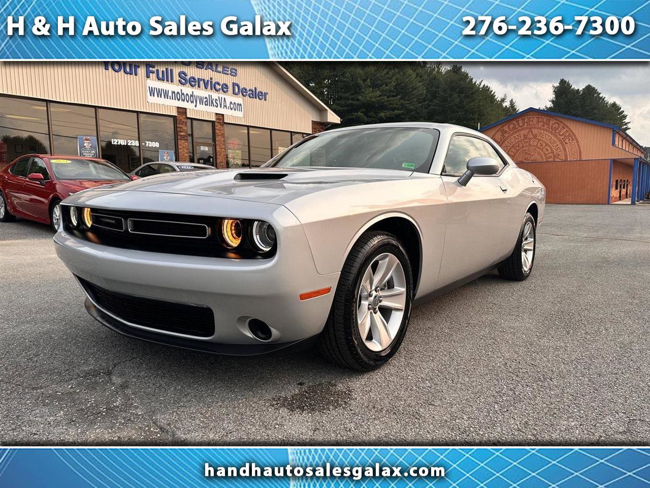 Used 2023 Dodge Challenger SXT image 1