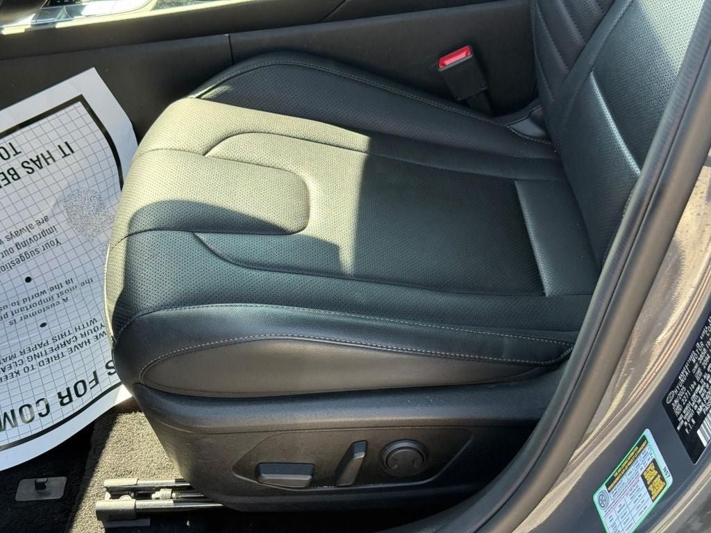 Used 2025 Hyundai Elantra Limited FWD image 16