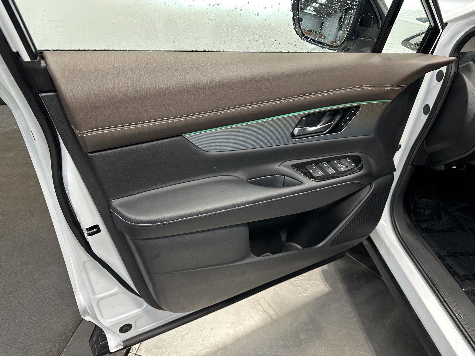 Used 2025 Nissan Murano Platinum w/ Cargo Package image 12