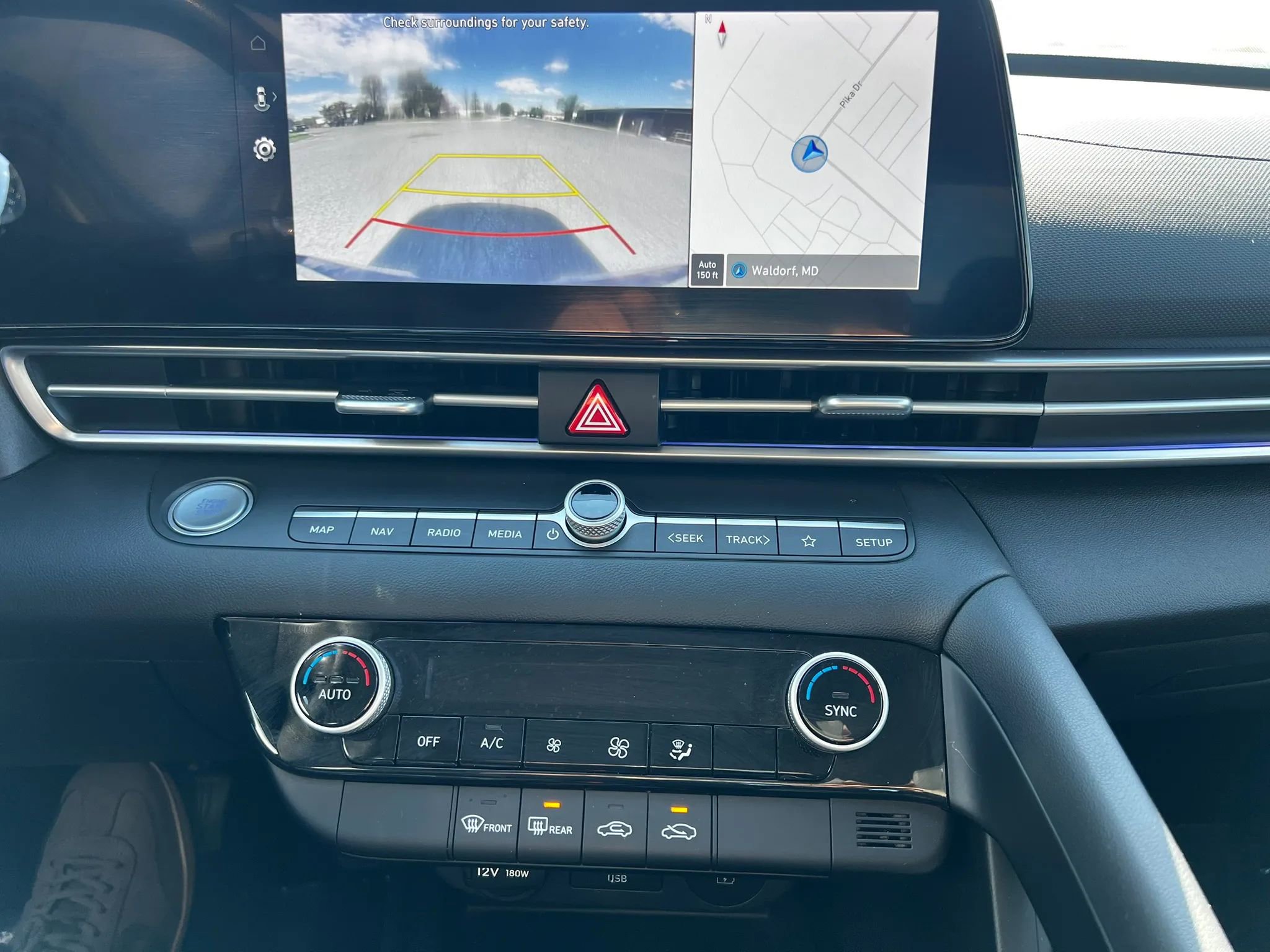 Used 2024 Hyundai Elantra SEL image 25