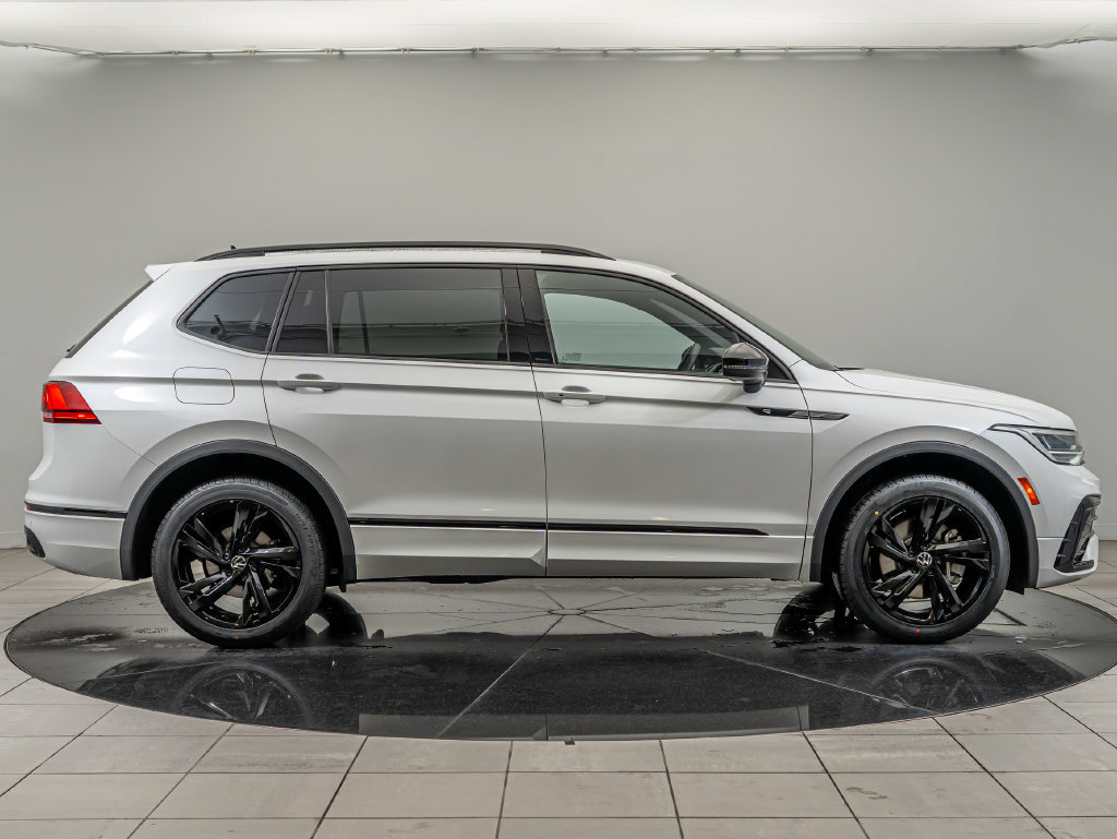 Used 2023 Volkswagen Tiguan SE R-Line FWD image 4