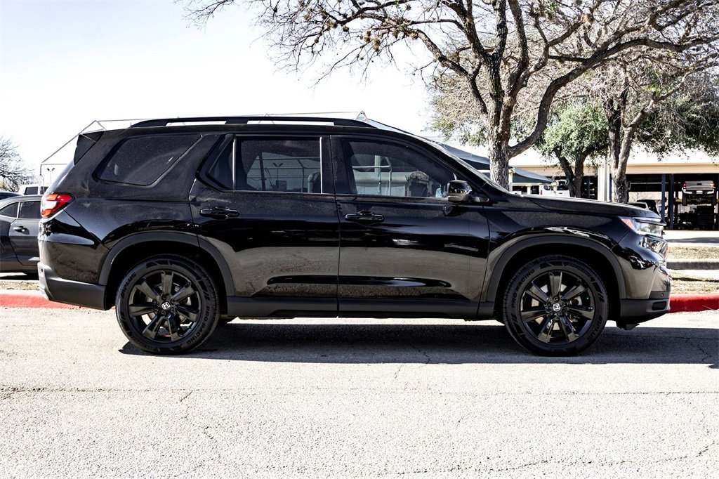 Used 2025 Honda Pilot Black Edition image 4