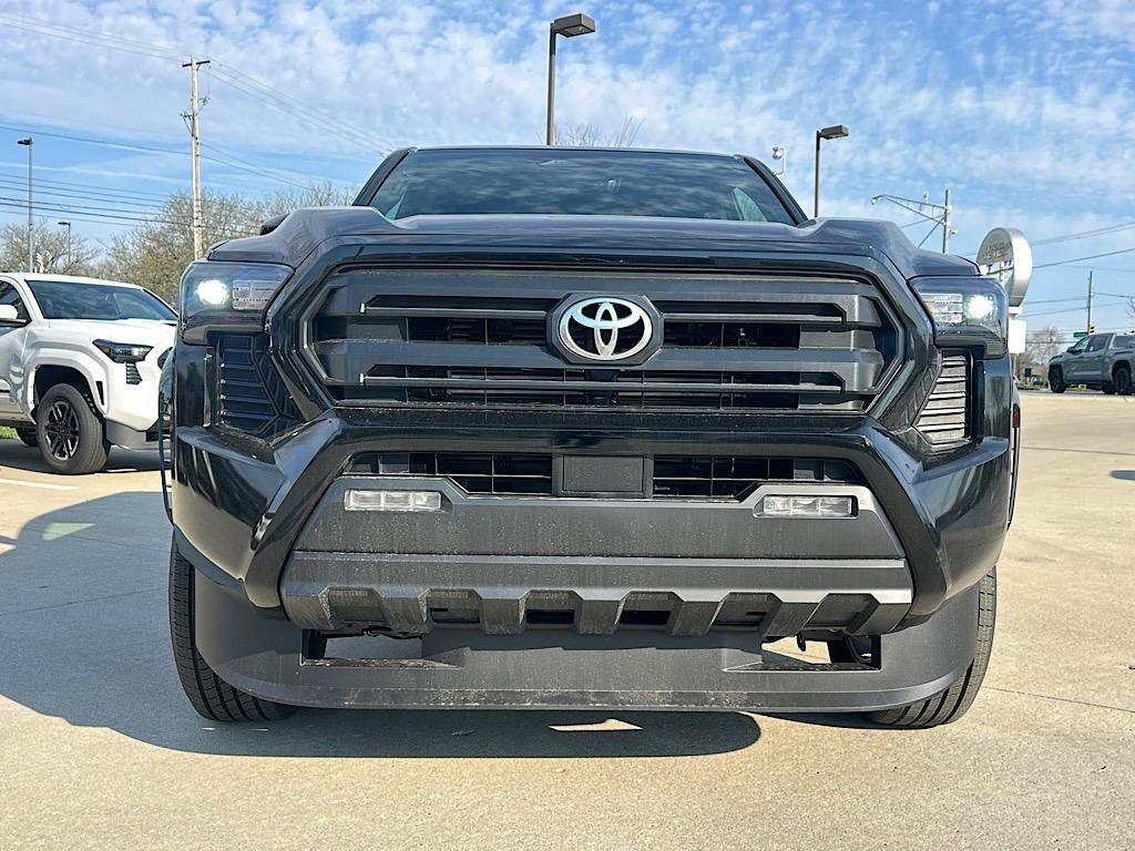Used 2026 Toyota Tacoma SR5 AWD/4WD image 6