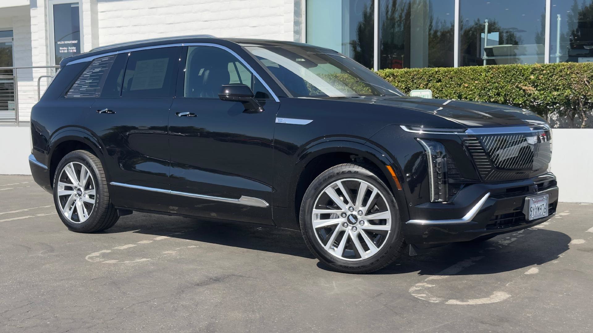 Used 2026 Cadillac Vistiq Luxury AWD/4WD image 2