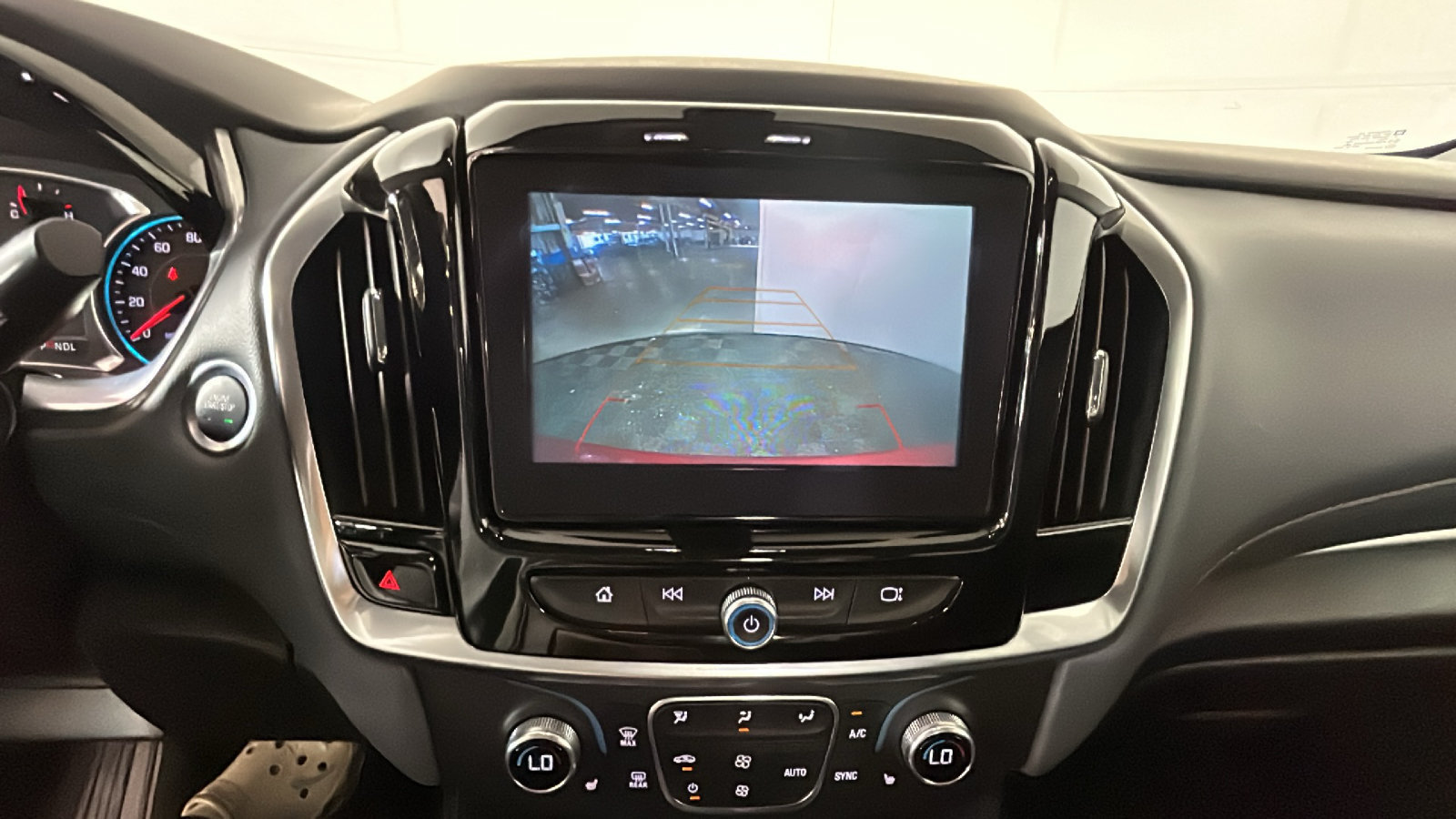 Used 2018 Chevrolet Traverse LT FWD image 29