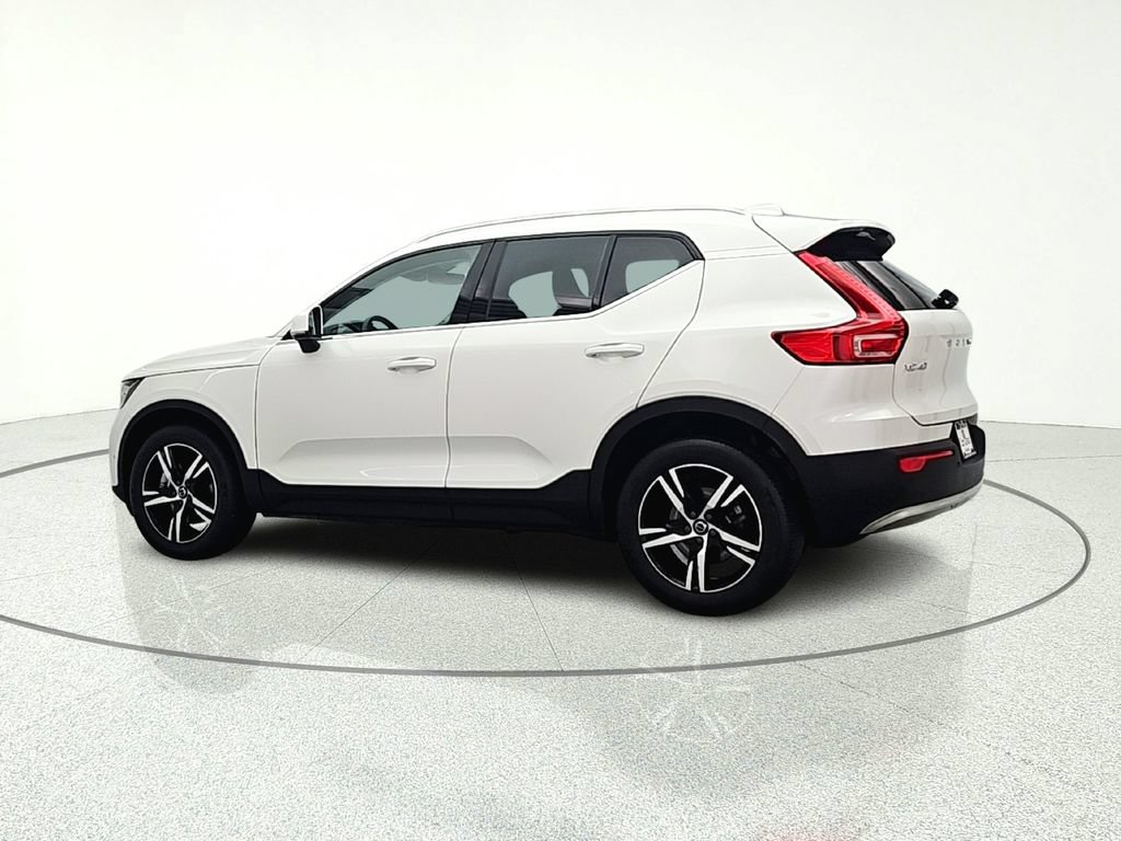 Used 2023 Volvo XC40 B5 Plus AWD/4WD image 5