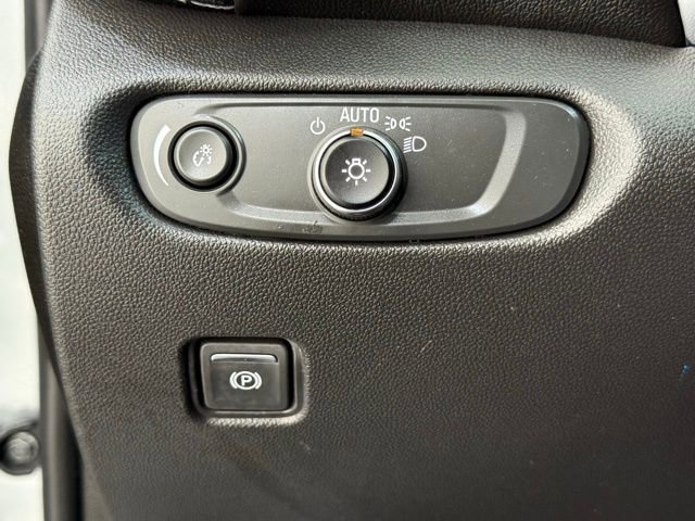 Used 2025 Chevrolet Blazer LT image 34